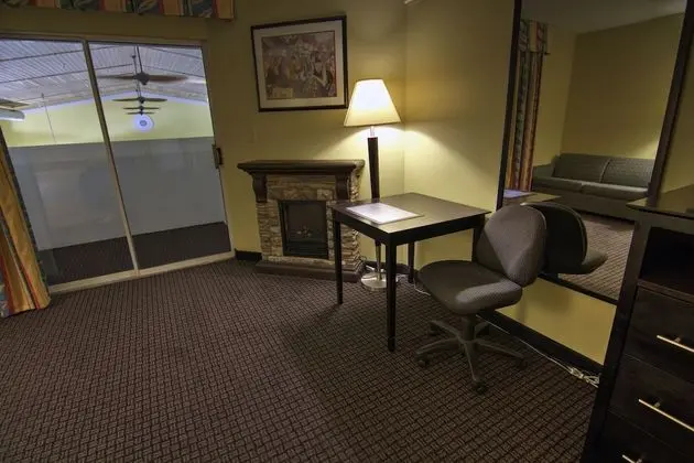 Süit, 1 En Büyük (King) Boy Yatak ve Çekyat, Balkon, Havuz Manzaralı (with Sofabed)