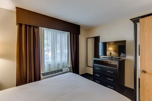 Süit, Birden Çok Yatak, Sigara İçilmez, Buzdolabı ve Mikrodalga