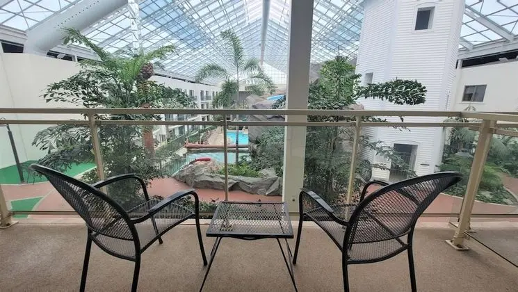 Standard Oda, 2 Büyük (Queen) Boy Yatak, Sigara İçilmez, Balkon (Atrium View)