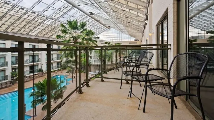 Standard Oda, 2 Büyük (Queen) Boy Yatak, Sigara İçilmez, Balkon (Atrium View)