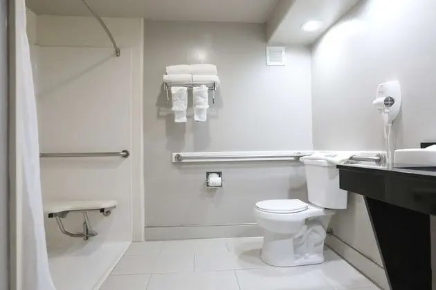 Standard Oda, 2 Büyük (Queen) Boy Yatak, Engellilere Uygun, Sigara İçilmez