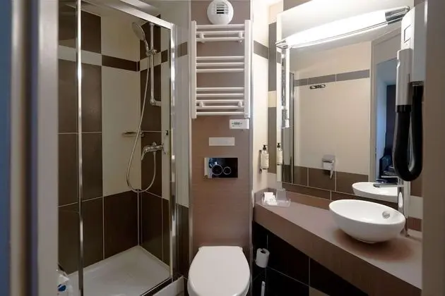 Premium Oda, 1 Büyük (Queen) Boy Yatak, Sigara İçilmez