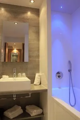 Superior Oda, 1 En Büyük (King) Boy Yatak, Sigara İçilmez, Havuz Manzaralı