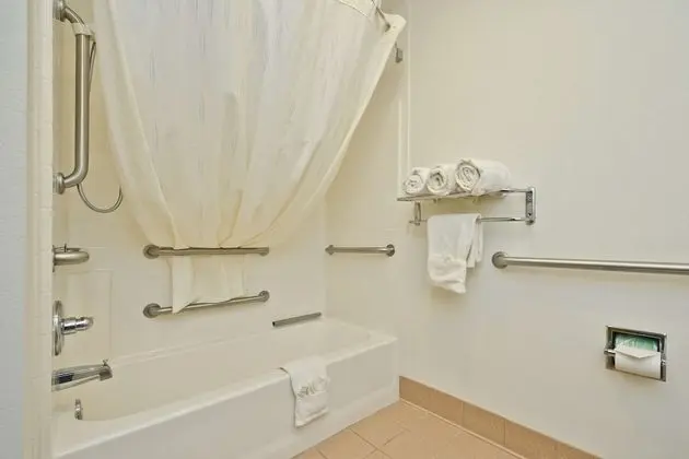 Standard Oda, Birden Çok Yatak, Engellilere Uygun, Küvet