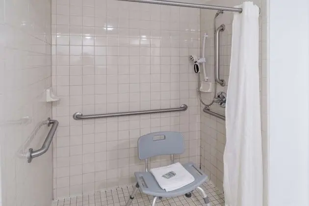 Standard Oda, 1 En Büyük (King) Boy Yatak, Engellilere Uygun, Buzdolabı ve Mikrodalga