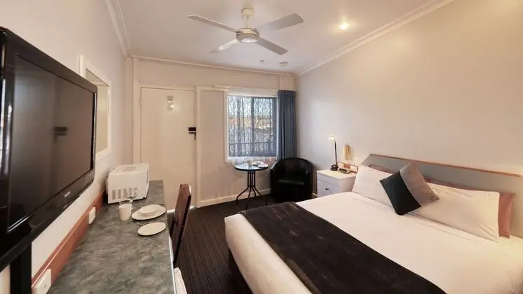 Superior Queen room 1 Queen Bed