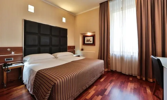 Junior Süit, 1 Büyük (Queen) Boy Yatak