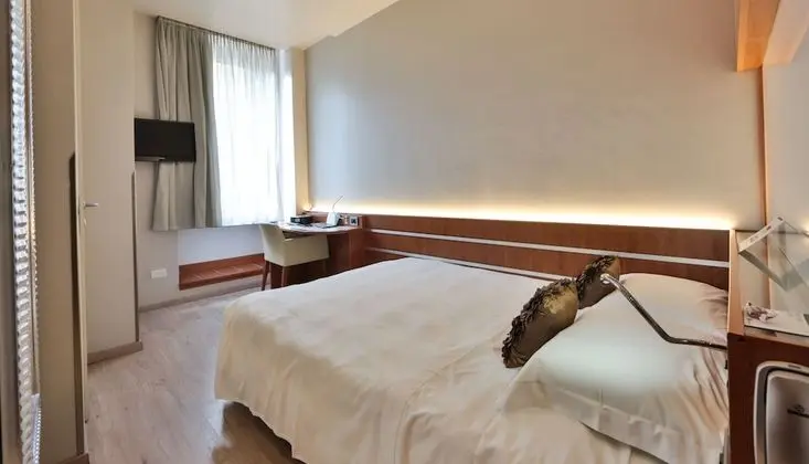 Standard Oda, 1 Çift Kişilik Yatak (French Size Bed 140 Cm)