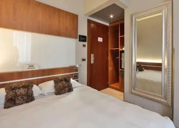 Standard Oda, 1 Çift Kişilik Yatak (French Size Bed 140 Cm)