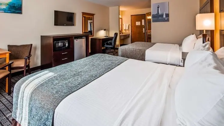 Standard Oda, 2 Büyük (Queen) Boy Yatak, Sigara İçilmez, Buzdolabı ve Mikrodalga (with Sofabed)