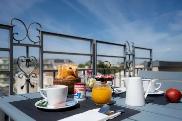 Süit, 1 En Büyük (King) Boy Yatak, Sigara İçilmez, Teras (Separate Living Room;with Sofabed)