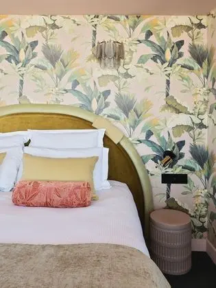 Süit, 1 Büyük (Queen) Boy Yatak ve Çekyat, Asma Kat