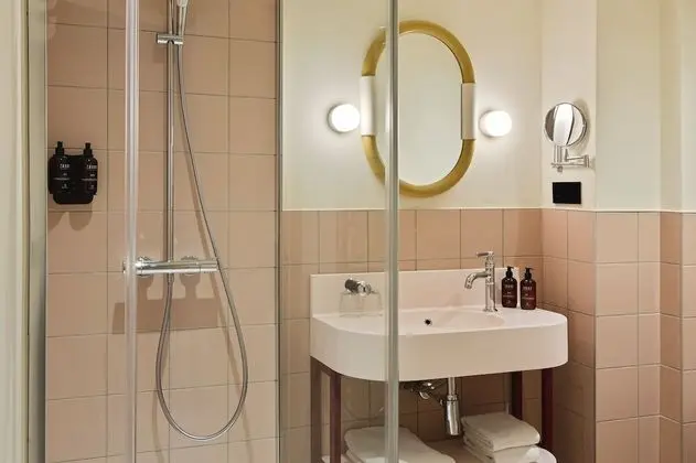 Süit, 1 Büyük (Queen) Boy Yatak ve Çekyat, Asma Kat