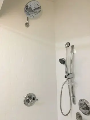 Standard Oda, 1 En Büyük (King) Boy Yatak, Engellilere Uygun, Sigara İçilmez (Walk-in Shower)