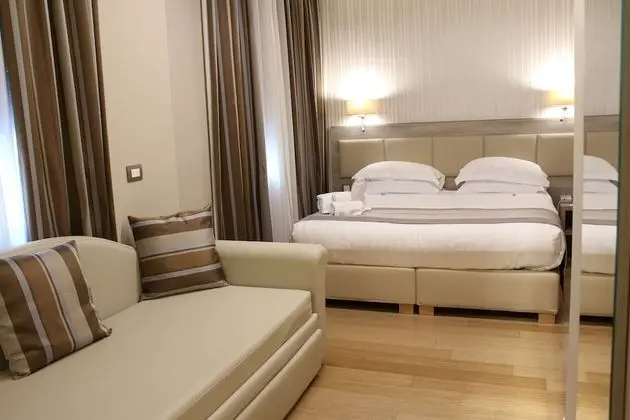 Comfort Oda, 1 En Büyük (King) Boy Yatak (with Single Sofabed)
