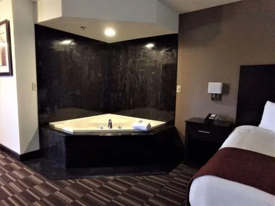 Süit, 1 En Büyük (King) Boy Yatak, Sigara İçilmez, Sıcak Su Küveti