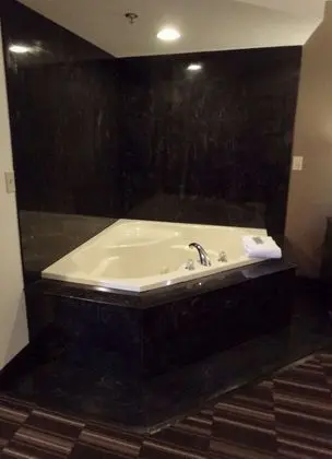 Süit, 1 En Büyük (King) Boy Yatak, Sigara İçilmez, Sıcak Su Küveti