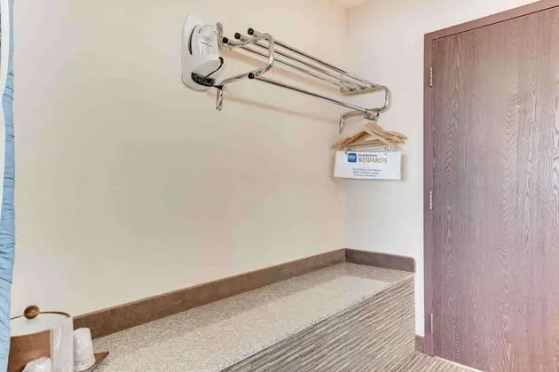 Standard Oda, 2 Büyük (Queen) Boy Yatak, Sigara İçilmez, Buzdolabı ve Mikrodalga (Movie View)