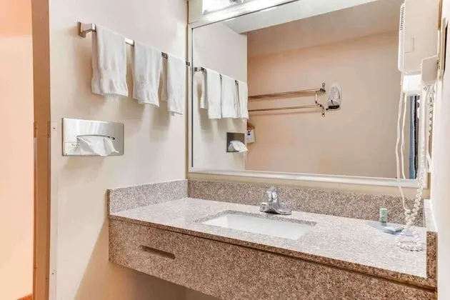 Standard Oda, 2 Büyük (Queen) Boy Yatak, Sigara İçilmez, Buzdolabı ve Mikrodalga (Movie View)