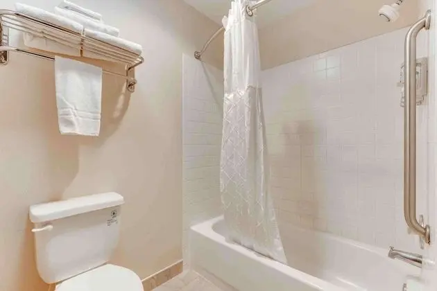 Standard Oda, 2 Büyük (Queen) Boy Yatak, Sigara İçilmez, Buzdolabı ve Mikrodalga (Movie View)