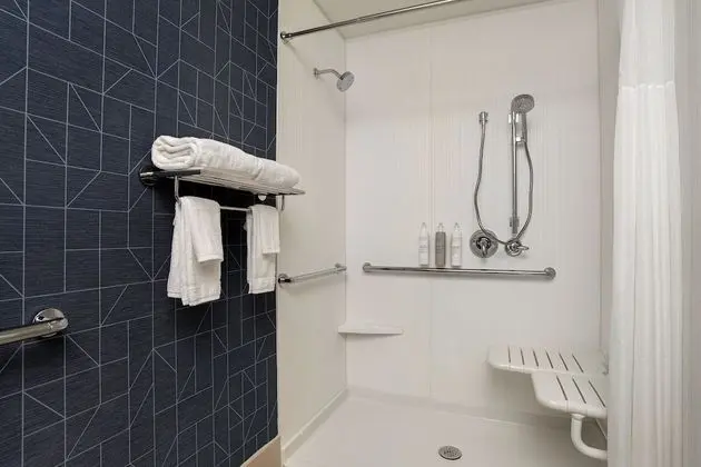 Engellilere uygun banyo