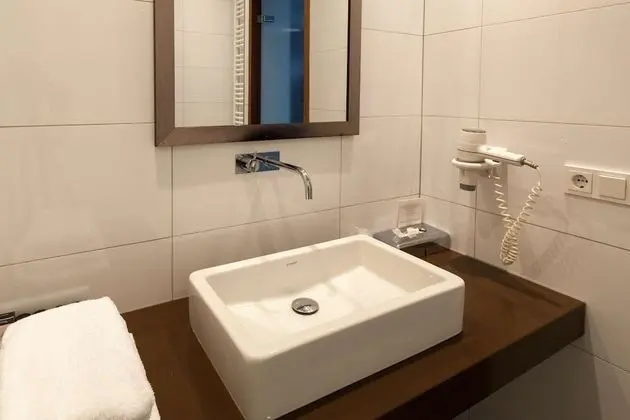 Junior Süit, 1 Büyük (Queen) Boy Yatak, Sigara İçilmez