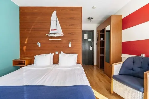 Superior Oda, 1 Büyük (Queen) Boy Yatak, Sigara İçilmez, Göl Manzaralı