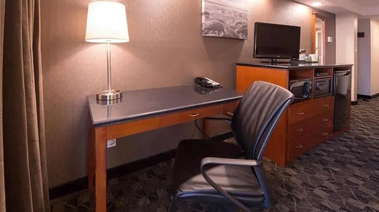 Standard Oda, 2 Büyük (Queen) Boy Yatak, Buzdolabı ve Mikrodalga, Zemin Kat (Pet Friendly)