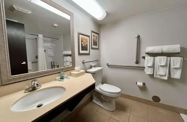 Standard Oda, 2 Büyük (Queen) Boy Yatak, Engellilere Uygun, Sigara İçilmez