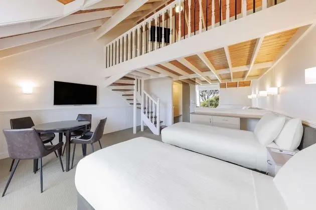Family Oda (Mezzanine)