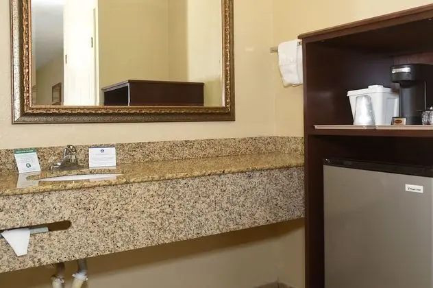 Standard Oda, 1 En Büyük (King) Boy Yatak ve Çekyat, Engellilere Uygun (with Sofabed)