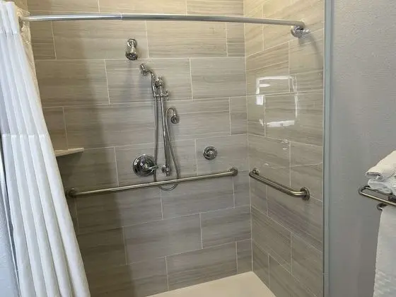 Standard Oda, 1 En Büyük (King) Boy Yatak, Engellilere Uygun, Buzdolabı ve Mikrodalga