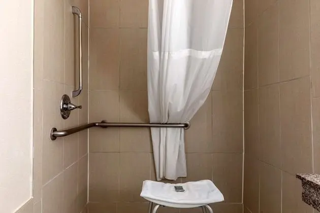 Standard Oda, 2 Büyük (Queen) Boy Yatak, Engellilere Uygun, Sigara İçilmez