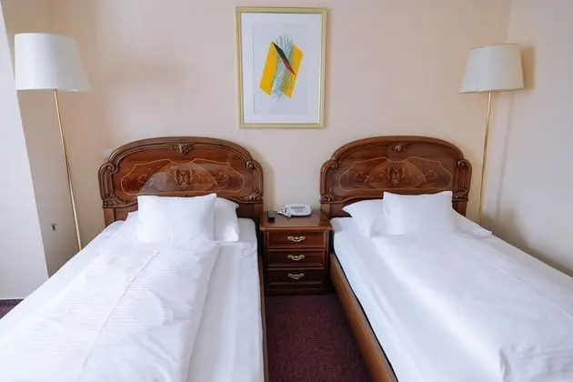 Business Twin Room with Air-Conditioning
