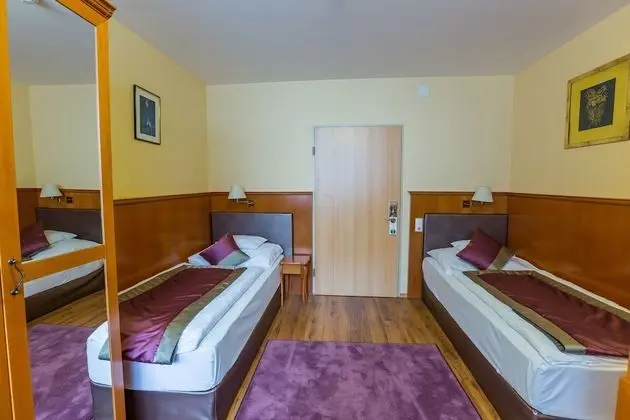 Standard Room without Air-Conditioning, 2 Twin Beds, Accessible