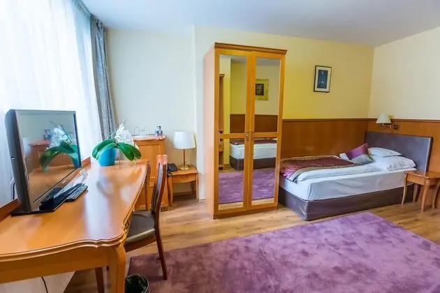 Standard Room without Air-Conditioning, 2 Twin Beds, Accessible