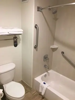 Standard Oda, 2 Büyük (Queen) Boy Yatak, Sigara İçilmez, Buzdolabı ve Mikrodalga (Pet Friendly)