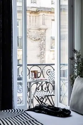 Premium Oda, 1 Büyük (Queen) Boy Yatak, Sigara İçilmez, Balkon (Shower Only)
