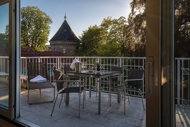 Standard Oda, 1 En Büyük (King) Boy Yatak (Dining Table;Penthouse)