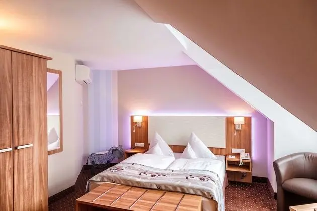 Standard Oda, 1 Büyük (Queen) Boy Yatak