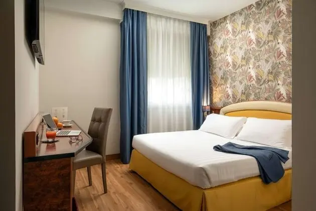 Comfort Oda, 1 Büyük (Queen) Boy Yatak (Converts to 2 Twin Beds)