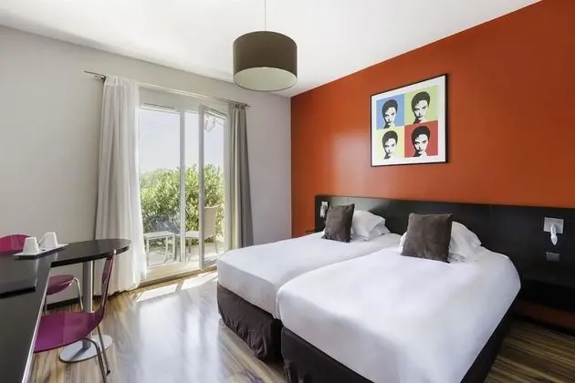 Premium Oda, 1 En Büyük (King) Boy Yatak, Küçük Mutfak