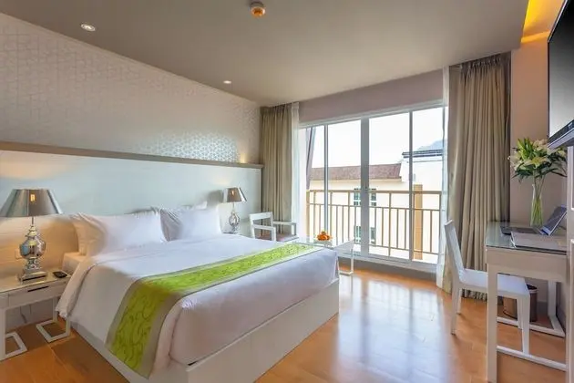 Superior Oda, 1 Büyük (Queen) Boy Yatak, Balkon, Şehir Manzaralı