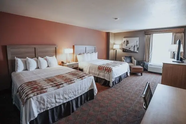 Standard Oda, 2 Büyük (Queen) Boy Yatak, Engellilere Uygun, Sigara İçilmez (Walk-in Shower)