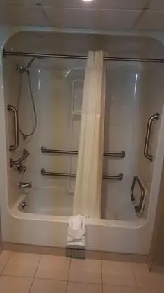 Standard Oda, 1 Büyük (Queen) Boy Yatak, Engellilere Uygun, Buzdolabı ve Mikrodalga