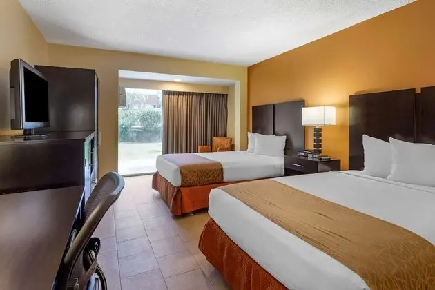 Standard Oda, 2 Çift Kişilik Yatak, Sigara İçilmez, Buzdolabı ve Mikrodalga (Pet Friendly)