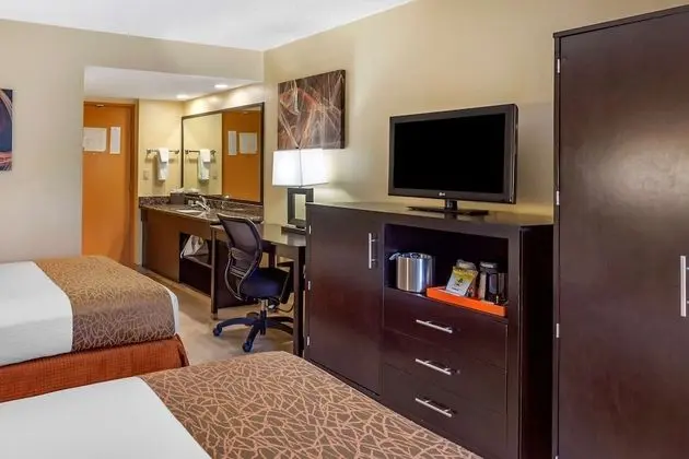 Standard Oda, 2 Çift Kişilik Yatak, Sigara İçilmez, Buzdolabı ve Mikrodalga (Pet Friendly)