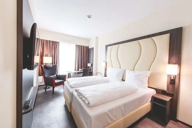 Oda, 1 Büyük (Queen) Boy Yatak