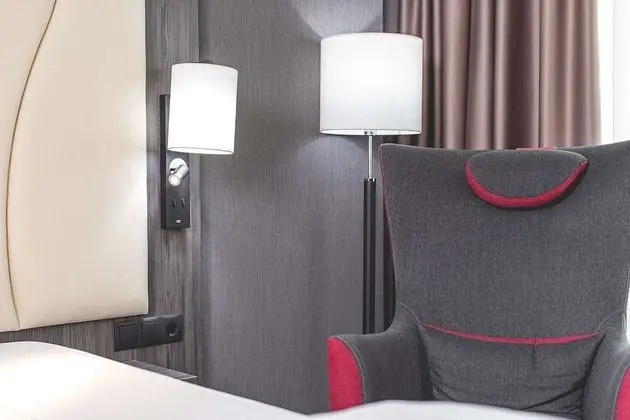 Oda, 1 Büyük (Queen) Boy Yatak