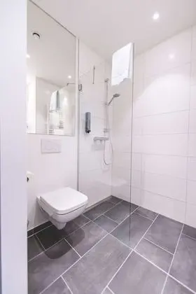 Oda, 1 Büyük (Queen) Boy Yatak